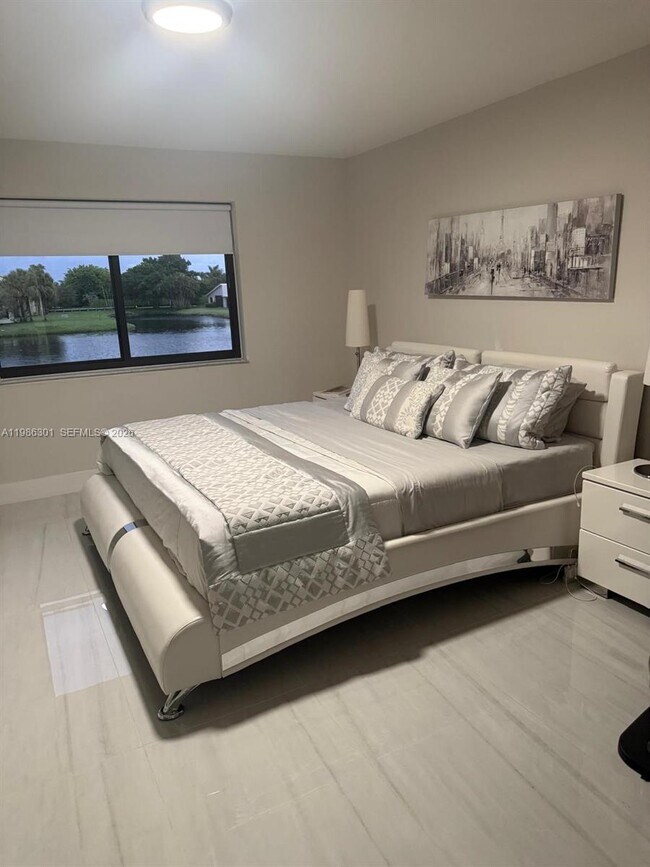 Building Photo - 436 Lakeview Dr