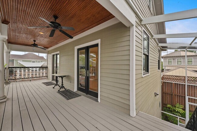 Building Photo - Refined Elegance Meets Modern Innovation i...