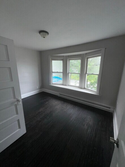 Building Photo - 818 Phillips Ave