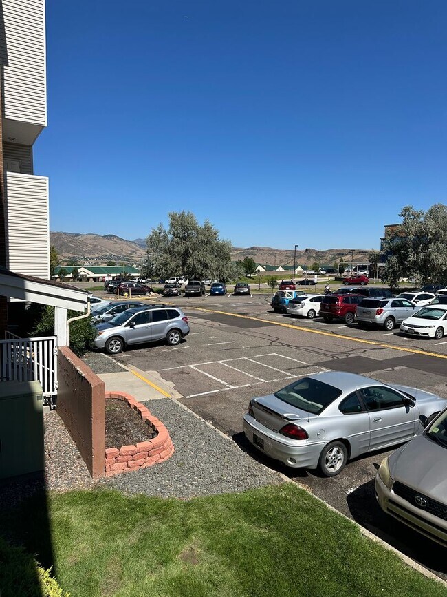 Building Photo - Nice 1 Bedroom 1 Bathroom Condo in Golden with Pool!! Available NOW!!