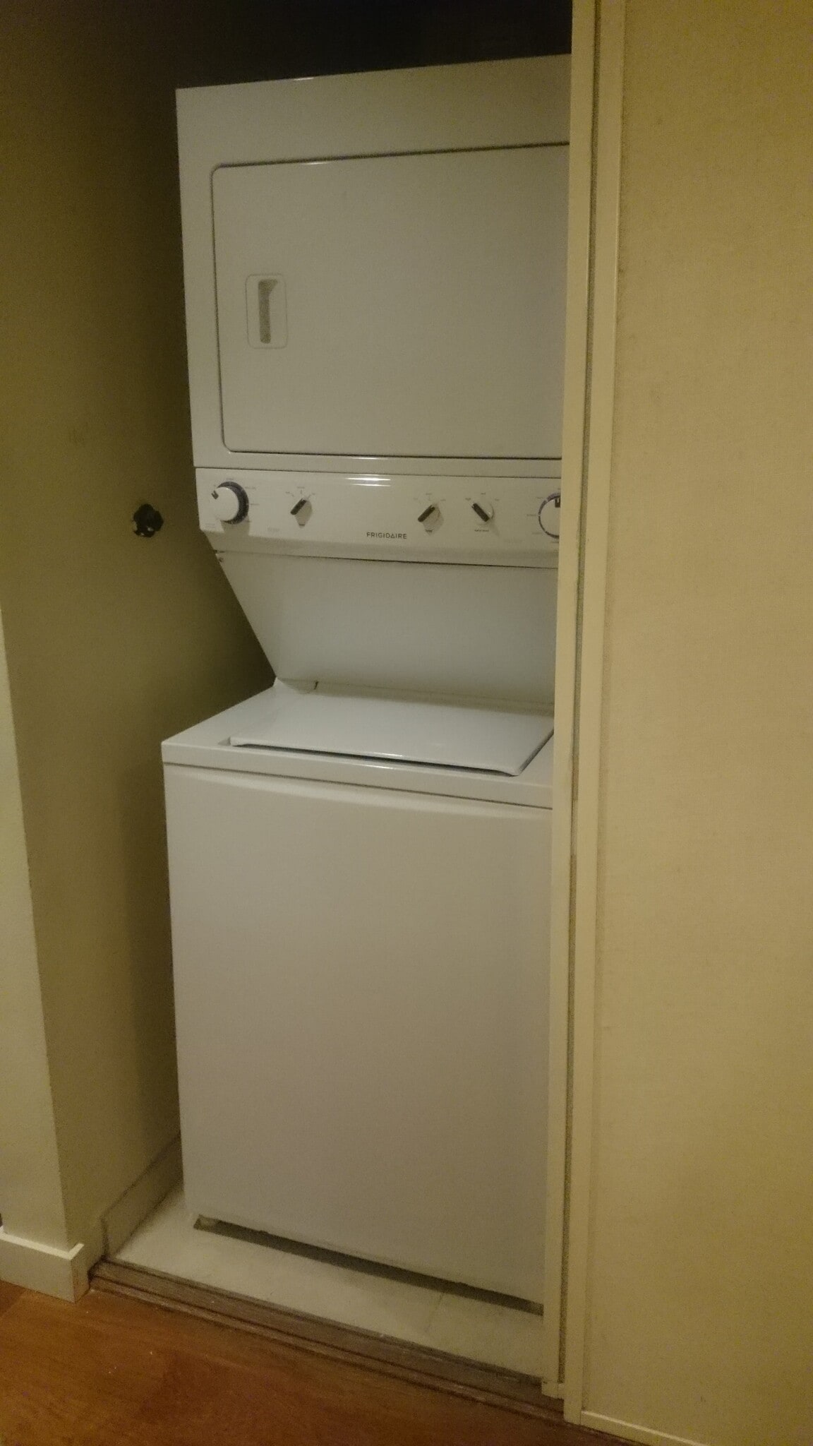 Building Photo - 860 100th Ave NE