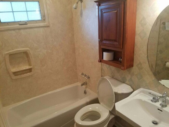 Building Photo - 3BR/1BA