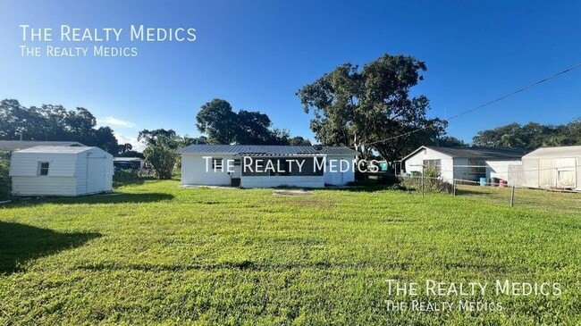 Building Photo - 2530 N Palm Dr