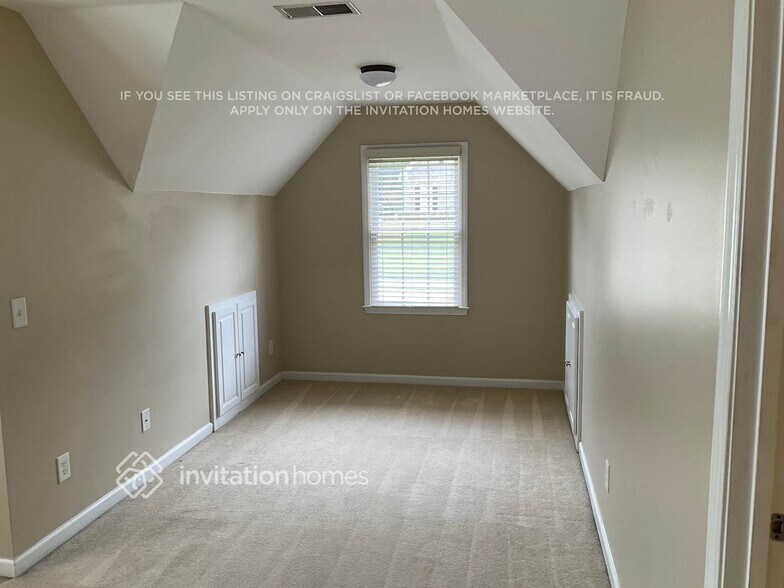 Building Photo - 1328 Maple Creek Ave