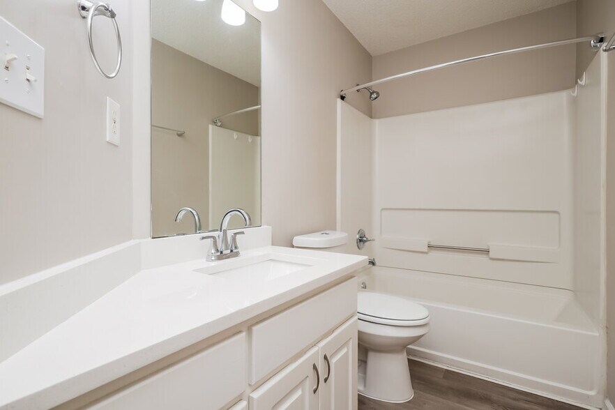 Building Photo - 545 Wyntuck Dr