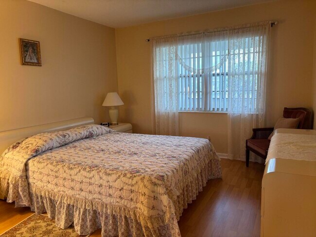 Building Photo - 115 Camden E