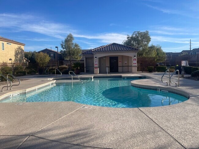 Building Photo - Carry Over Showing: This property has been...