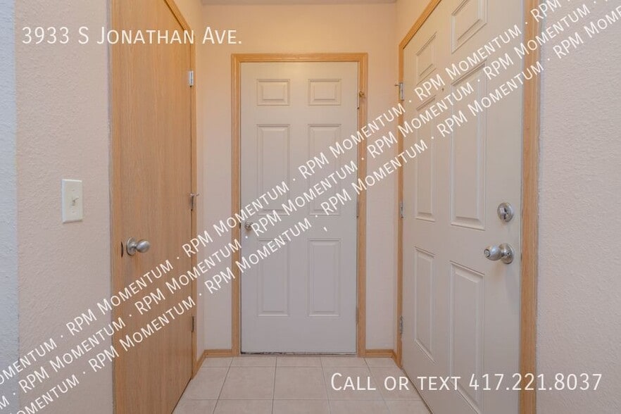 Building Photo - 3933 S Jonathan Ave