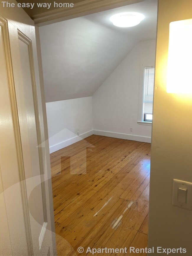 Building Photo - 32 Healey St