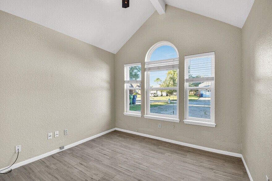 Building Photo - 1236 Sagebrush St