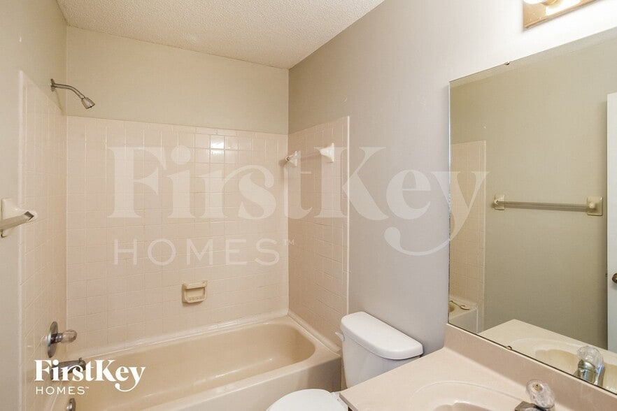 Building Photo - 4932 Water Fowl Ln