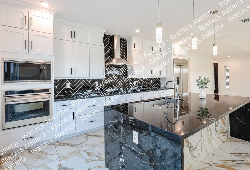 Building Photo - 347 E La Mirada Dr