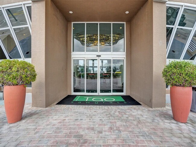 Building Photo - 2681 N Flamingo Rd