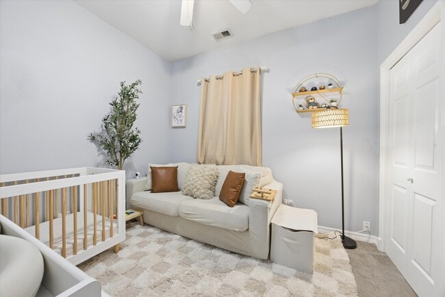 Building Photo - 323 W Schiller St