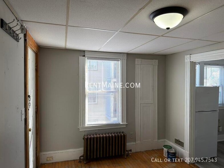 Building Photo - 9 Catell St