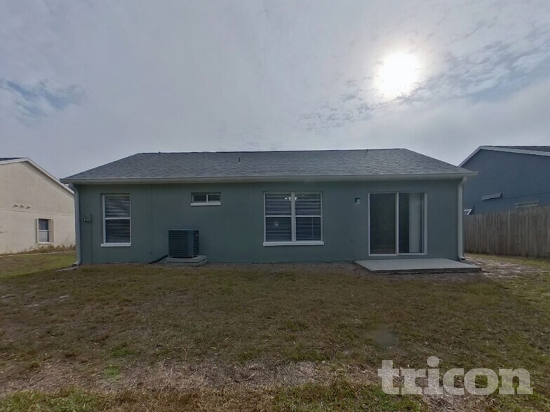 Building Photo - 233 Lakeway Ln