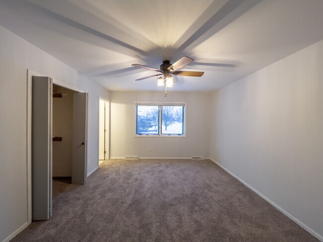 Master bedroom - 605 Ruxton Ridge Dr