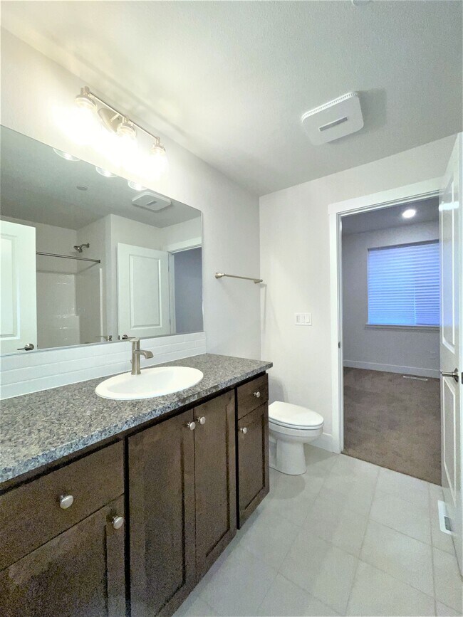 Building Photo - 18405 SW Buckhorn Dr