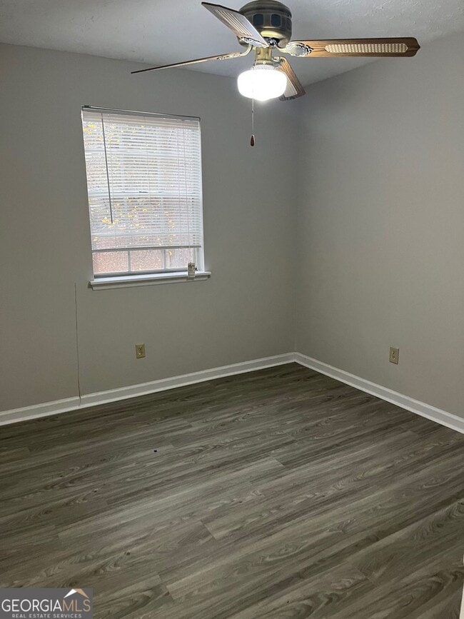 Building Photo - 1560 Pin Oak Ln SE