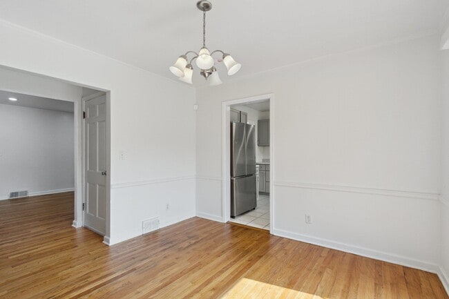 Building Photo - 504 Roland Ave