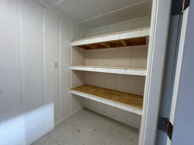 Building Photo - Move-in Ready!