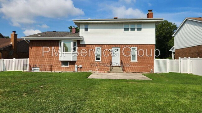 Building Photo - 7749 Lyman Ave