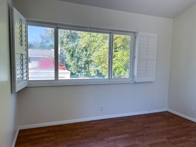 Building Photo - 3 Bedroom + 2.5 Bathroom Condo | Ralston Village Community | Ventura | Unfurnished