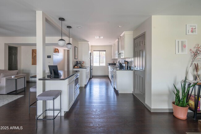 Building Photo - 2101 N 70th Pl