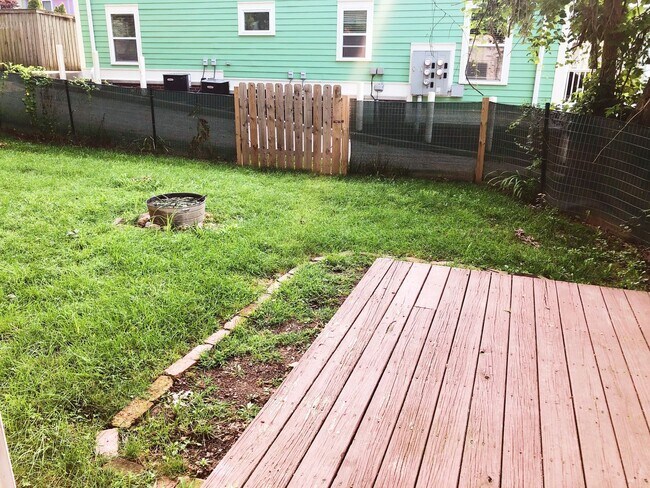 Building Photo - Huntington 01