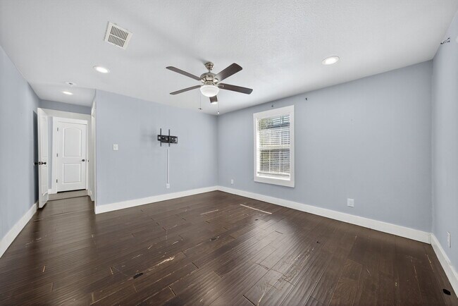 Building Photo - 1225 Michigan Ave