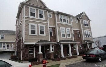 Building Photo - 3074 Kilmer Ave