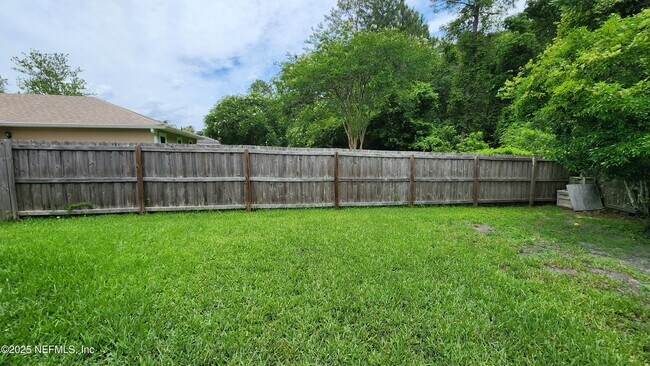 Building Photo - 256 Southlake Dr