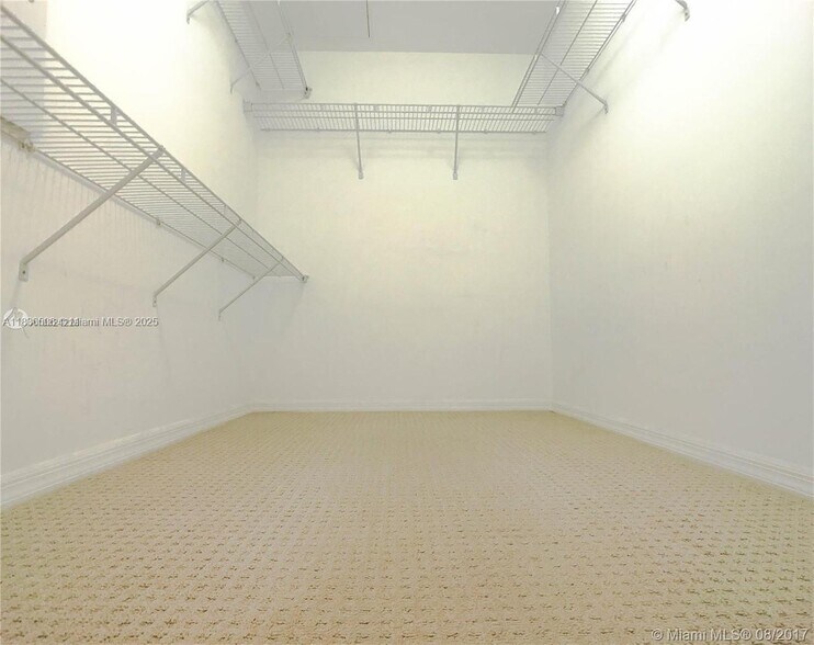 Building Photo - 951 Brickell Ave