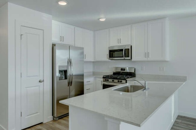 Primary Photo - Spacious 4 Bedroom- New Construction with ...