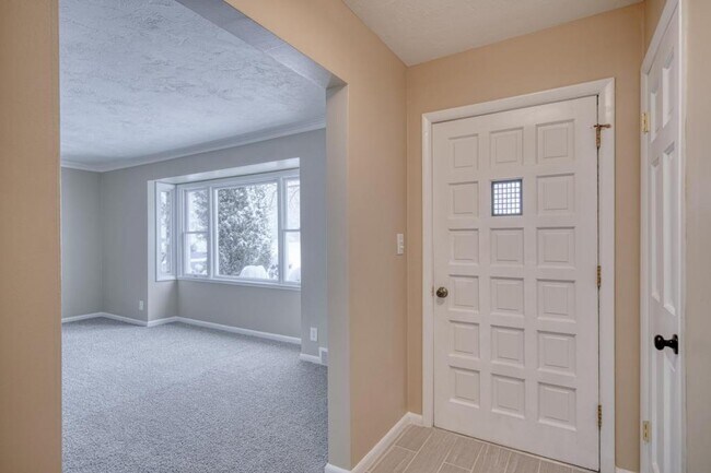 Building Photo - 225 E 25th St