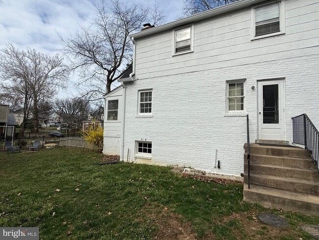 Building Photo - 2115 N Potomac St