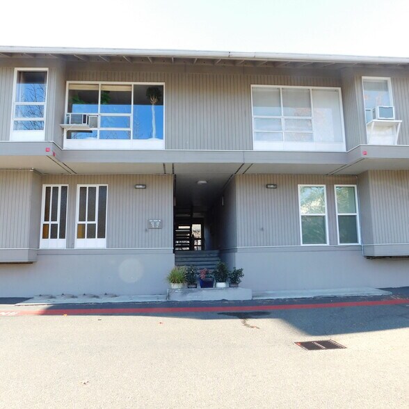 Primary Photo - 922 100th Ave NE