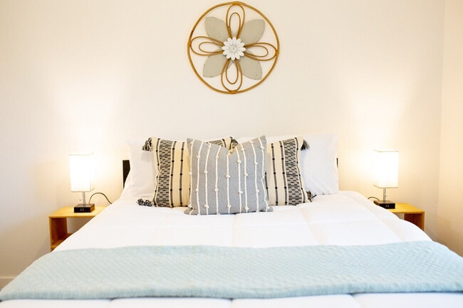 Building Photo - 619 Jack Stephens Dr