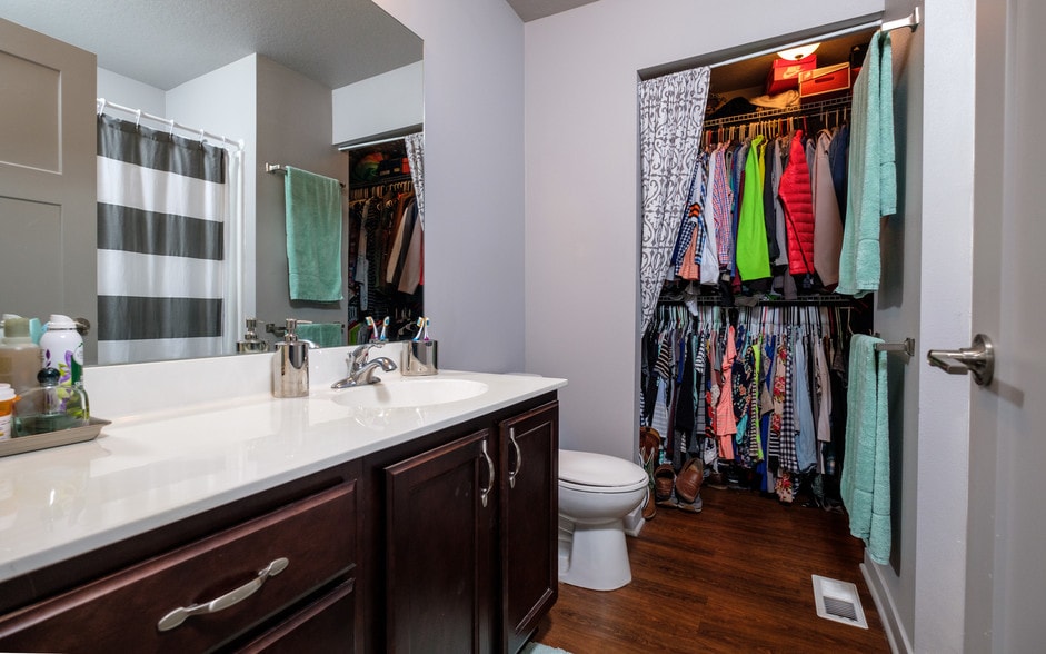 Building Photo - 4805 NE Grant Ln