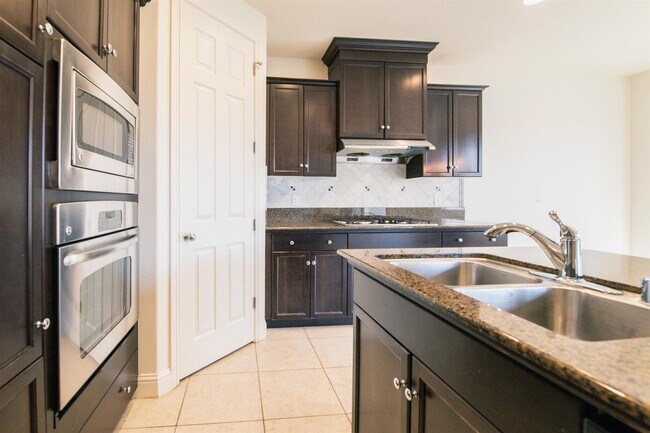 Building Photo - 3952 Serena Ave