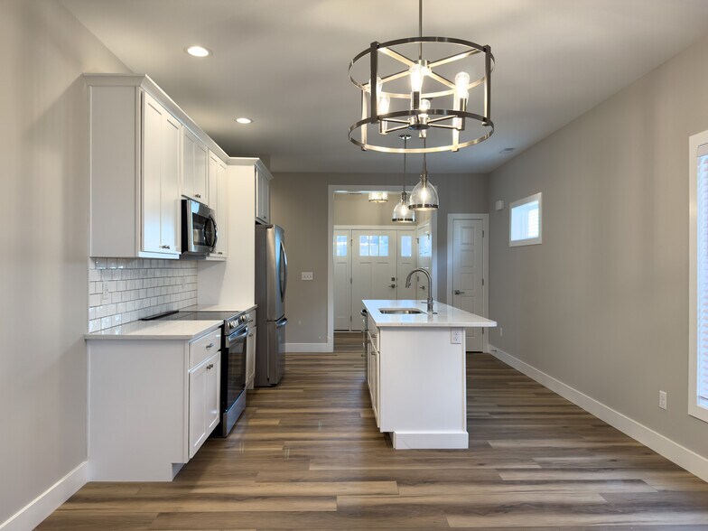 Building Photo - 4504 Legends Dr