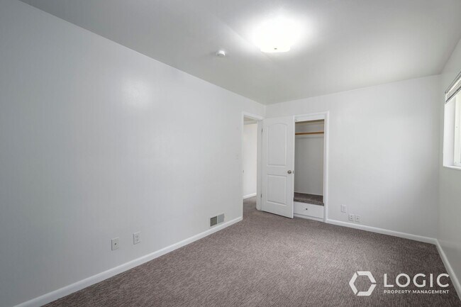 Building Photo - 985 Jackson Ave