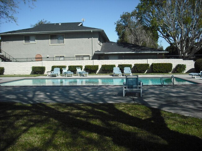 Building Photo - 2622 Rudder Ave