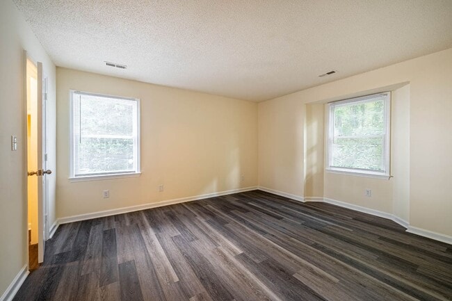 Building Photo - 1311 Park Glen Dr