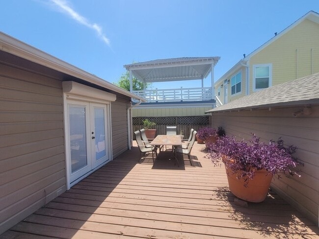Building Photo - 2115 Avenue O