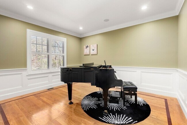 Building Photo - 11 Bobolink Rd