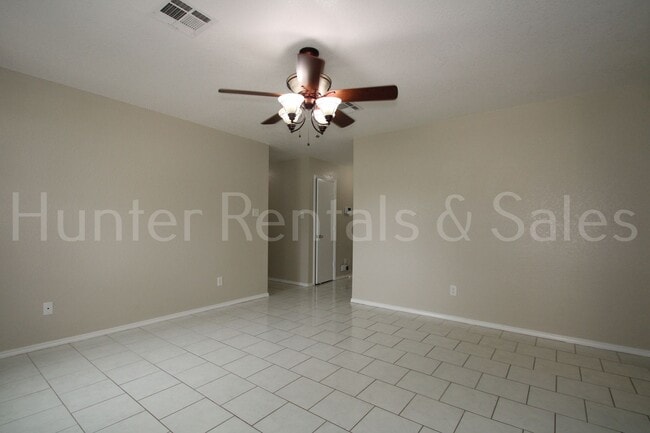 Building Photo - Live Large in Killeen – 5 Bedrooms, Big Va...