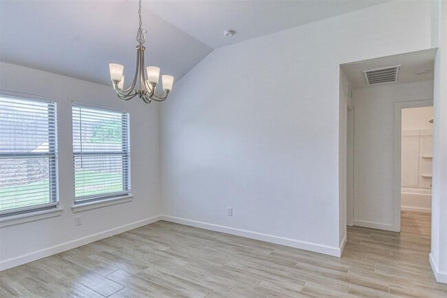 Building Photo - 2804 S Bowling Dr