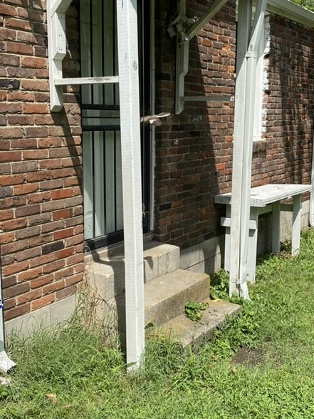 Building Photo - 718 26th Ave N