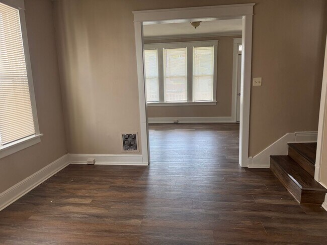 Building Photo - 823 Pine St